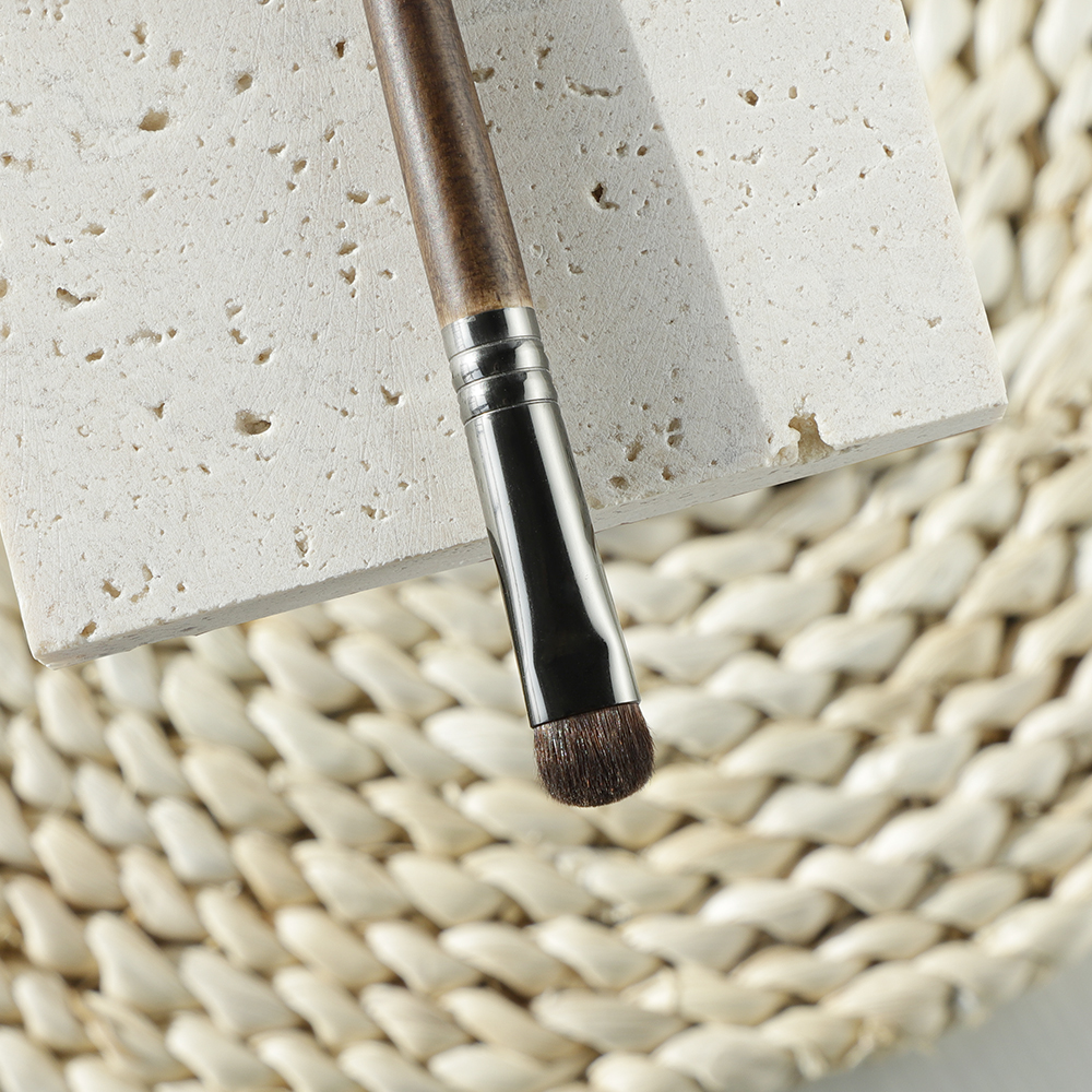 J Beauty Makeup - OVW 1PCS Luxe Smoky Shader Brush