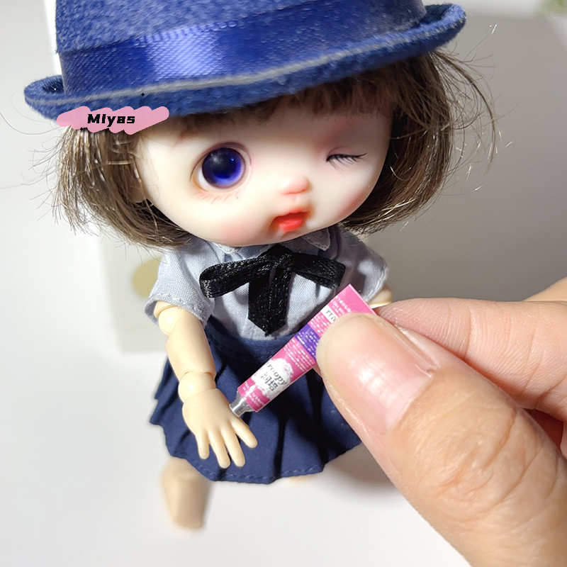 2Pcs Miniature Dollhouse Hand  - Makeup Beauty House 评论和价格